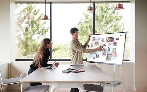 Surface Hub 2S in meeting use