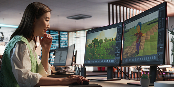 designer creativo che usa i programmi Adobe